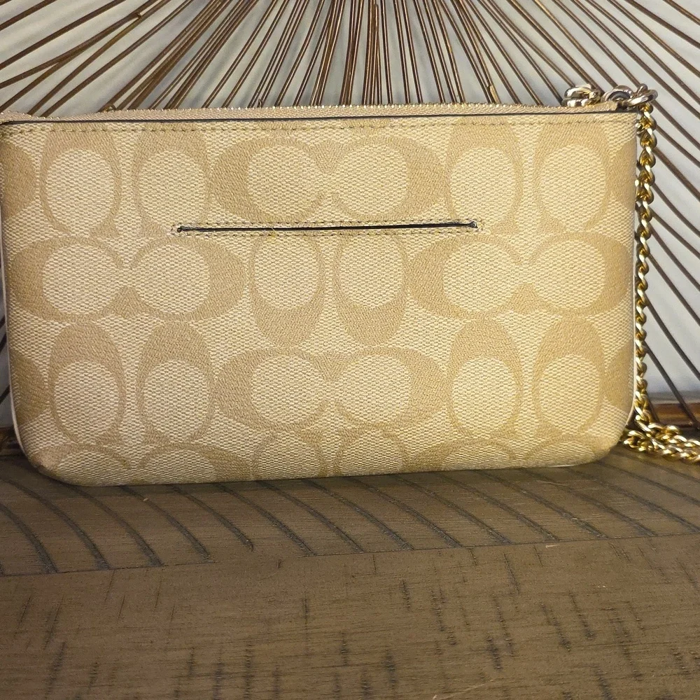 Coach Clutch With Coach Gold Toned Metal Strap Excellent - Picture 3 of 6